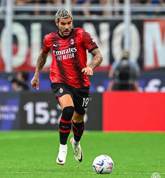 巴萨梅西进球破纪录欧冠历史时刻（梅西欧冠破纪录，巴萨见证历史一刻）