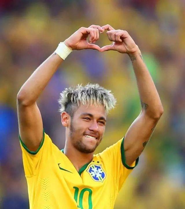 德媒：法兰克福为巴霍亚标价至少8000万欧，阿森纳正在关注他（德媒称法兰克福为巴霍亚开价至少8000万欧元，阿森纳正密切关注）