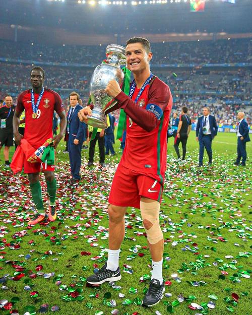 ESPN：奥斯卡已告知身边人自己将退役，即将与圣保罗会面（ESPN：奥斯卡已向亲近人士表态将退役，近期将与圣保罗会面）