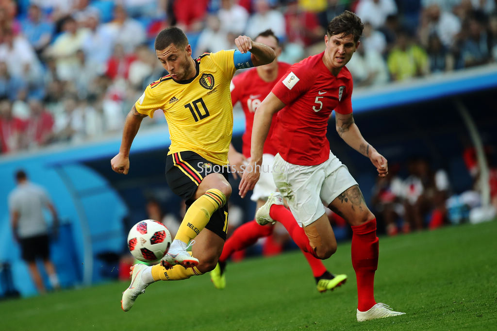 无缘升级向球迷跪拜道歉，水原三星主帅卞成焕赛后主动辞职（无缘升级后向球迷下跪致歉，水原三星主帅卞成焕赛后请辞）