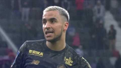 奥运骑手、世界前十云集！国际二星级马术赛在蓉开赛（国际二星级马术赛成都开幕，奥运名将与世界前十齐聚）