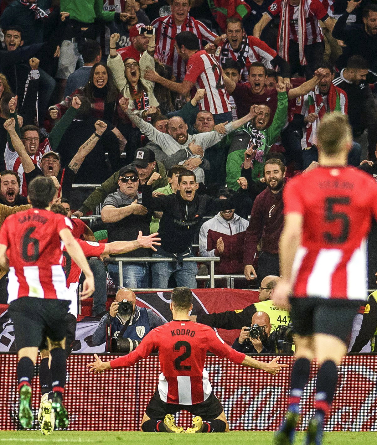 新星闪耀！摩根·罗杰斯破门获名宿称赞，或成三狮军团中场核心（摩根·罗杰斯破门闪光获名宿力赞，有望成为三狮中场核心）