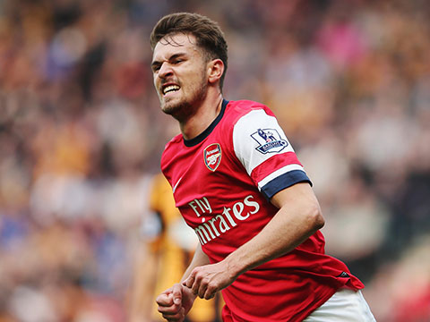 孔蒂再遭打击，佩杜拉：霍伊伦因右大腿股二头肌受伤而下场（孔蒂再遇打击，佩杜拉：霍伊伦右大腿股二头肌受伤被迫退场）