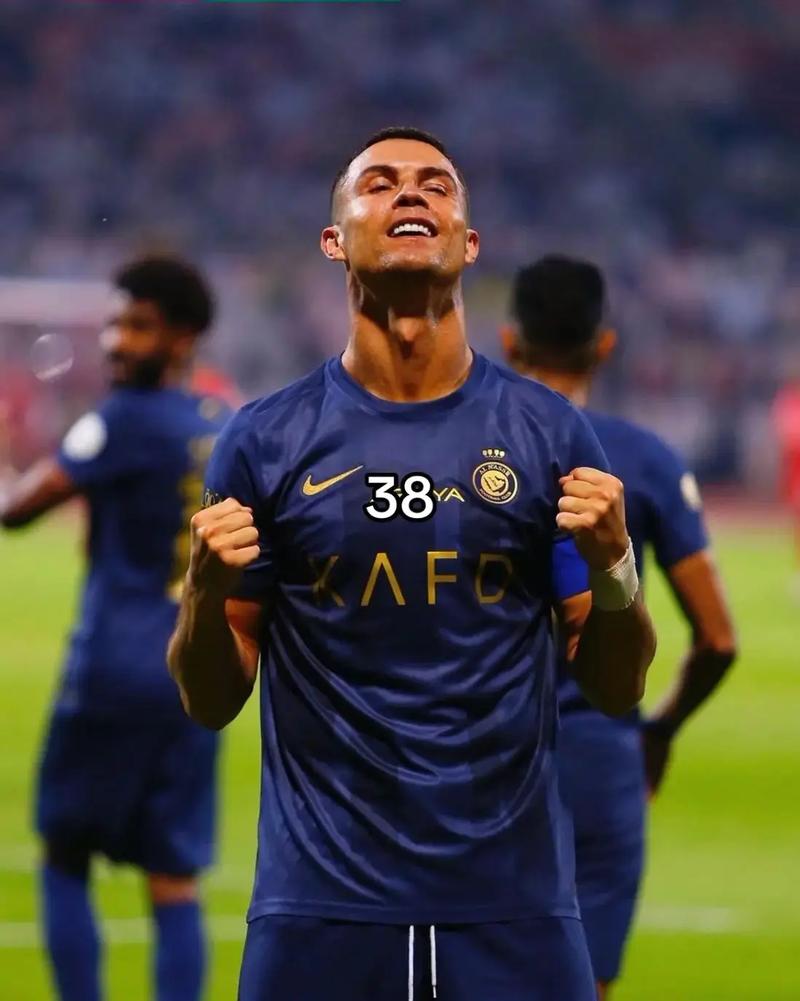 莱比锡6-0大胜法兰克福，迪奥曼德戴帽，鲍姆加特纳一射两传（莱比锡6-0横扫法兰克福，迪奥曼德上演帽子戏法，鲍姆加特纳一射两传）